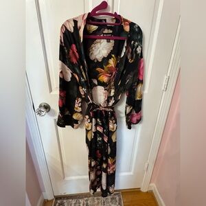 Floral Satin Robe - Black and Pink